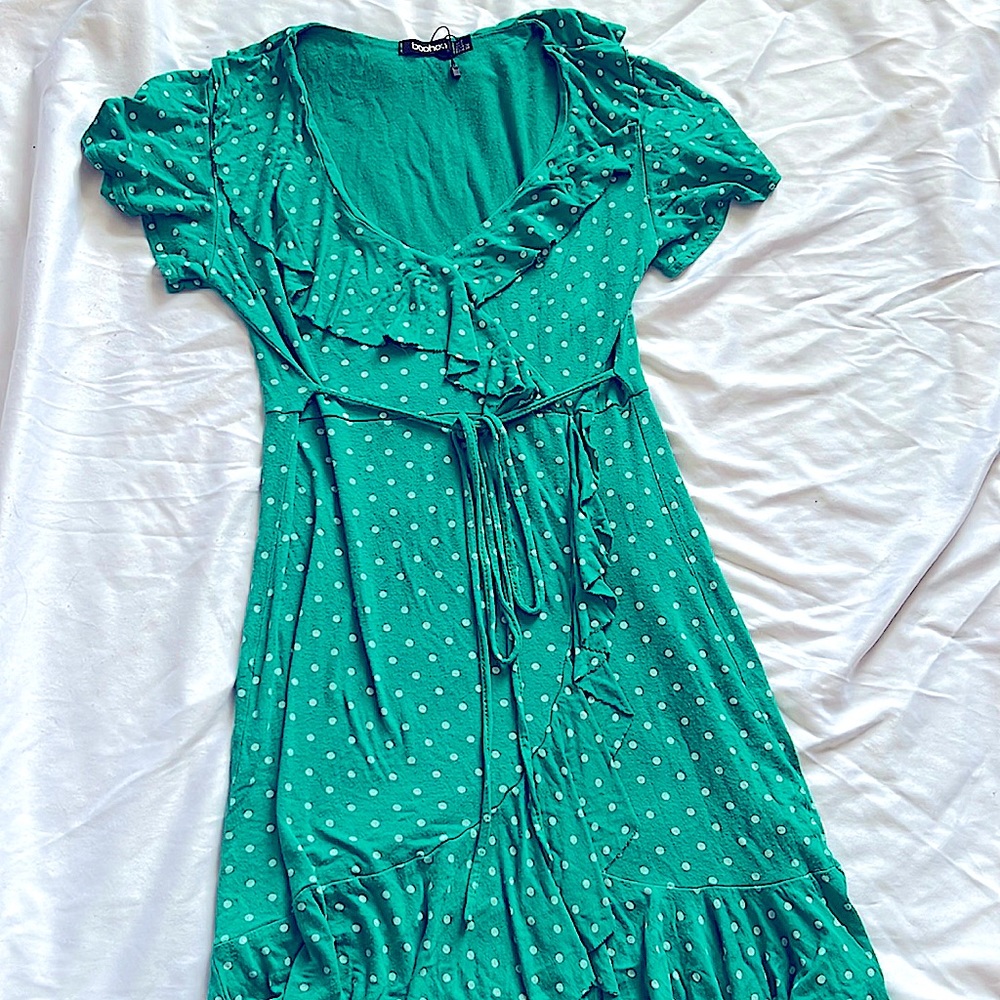 Day time dress colors: green with white polkadots
